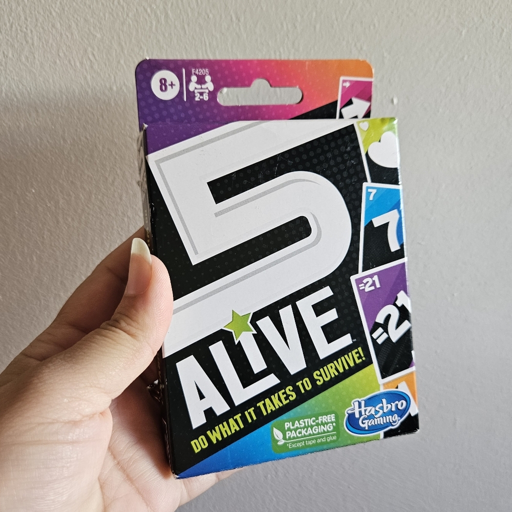 NWT Hasbro Gaming 5 Alive Card Game